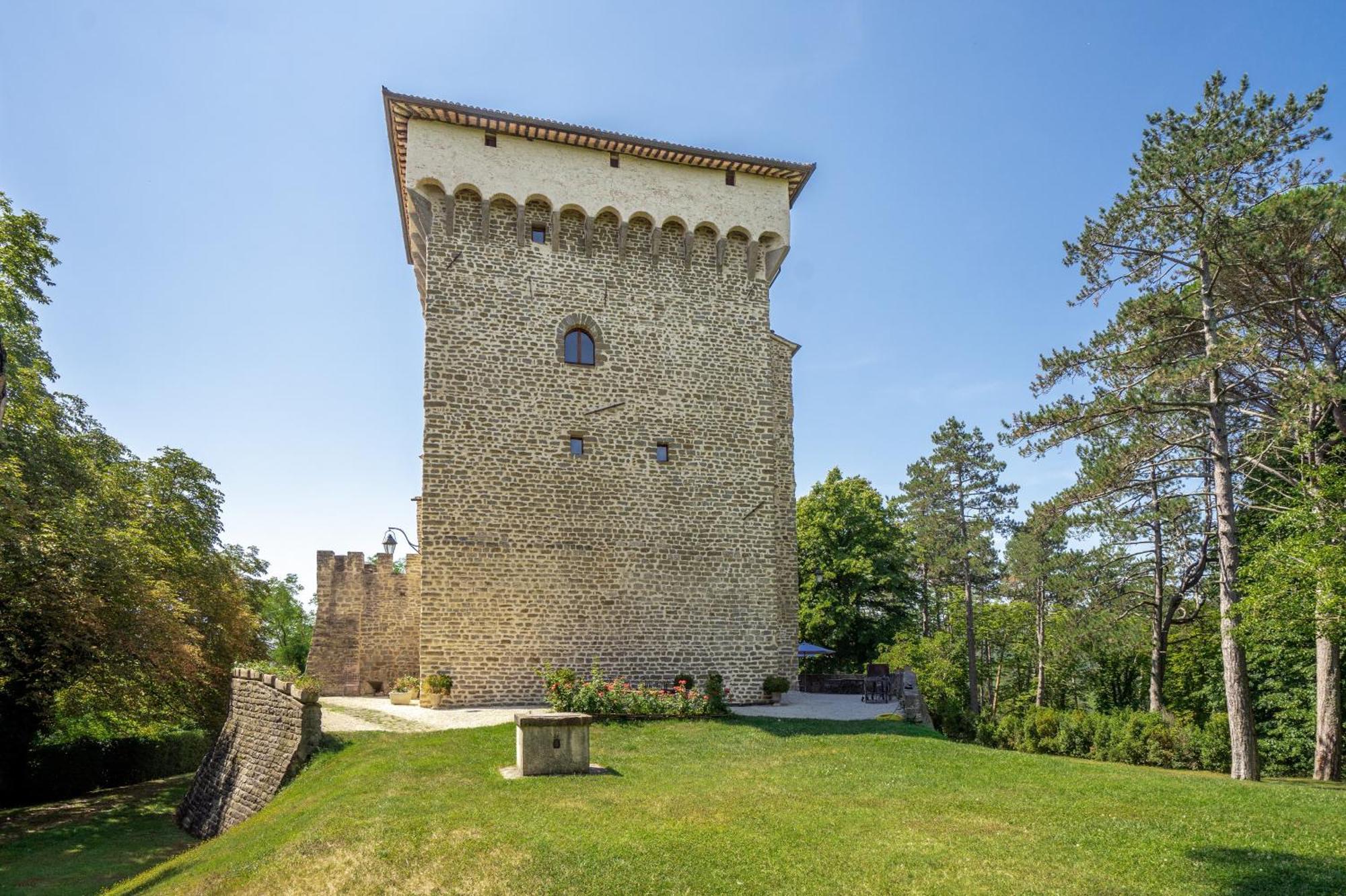 Вилла Castello Di Magrano Губбио Экстерьер фото